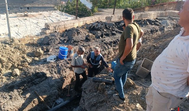 Hakkari Belediyesi Sıcaklara Rağmen Sahada