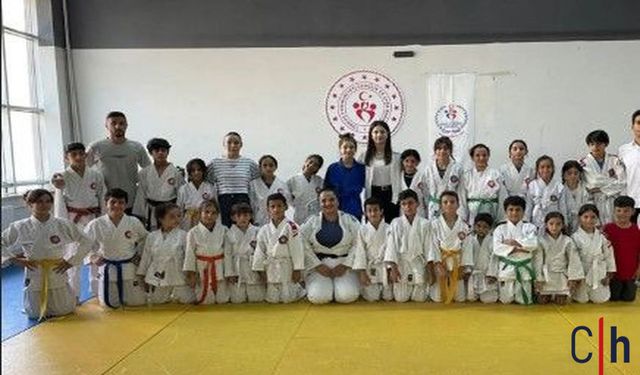 Kız ve Erkek Sporcular Hakkari’de Judo Turnuvasında Buluştu