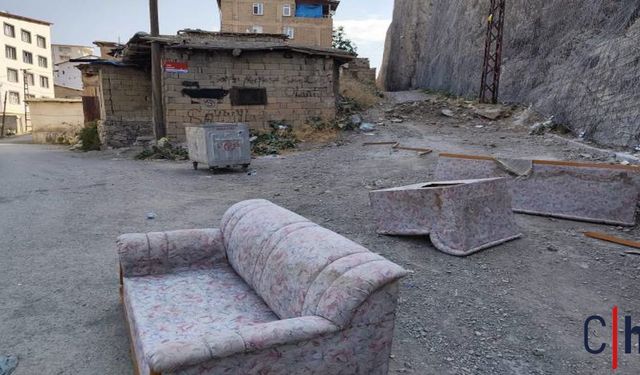 Hakkari'de Uyarılara Rağmen Moloz ve Eski Eşya Sorunu Devam Ediyor