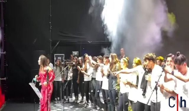 Yüksekova’da “Bir Anadolu Şenliği” Coşkusu: Rojin ve Delil Dilanar Sahne Aldı