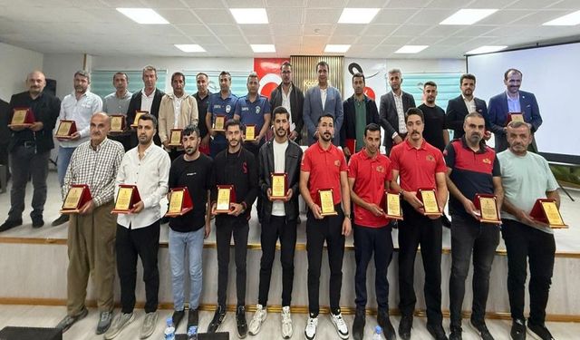 Başkan Şakar, Personel ve Muhtarlarla Değerlendirme Toplantısı Yaptı