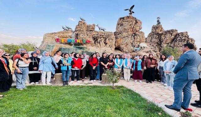 Siirt ve Bitlisli Gençler Şemdinli’nin Tarih ve Kültürüyle Buluştu