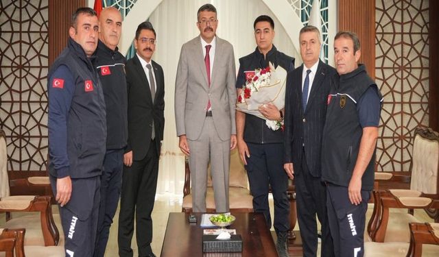 Hakkari Valisi Ali Çelik’ten İtfaiye Haftası Kutlaması