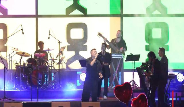 Oğuzhan Koç, Yüksekova’da On Bin Kişiye Unutulmaz Konser Verdi