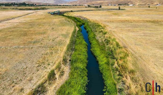 Hakkari'de Dere Temizleme Çalışmaları Hızla Devam Ediyor