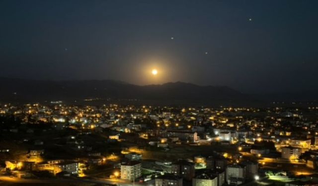 Kanlı Ay Tutulması Deprem Getirir Mi? Coğrafyacı Kenan Canan Açıklıyor