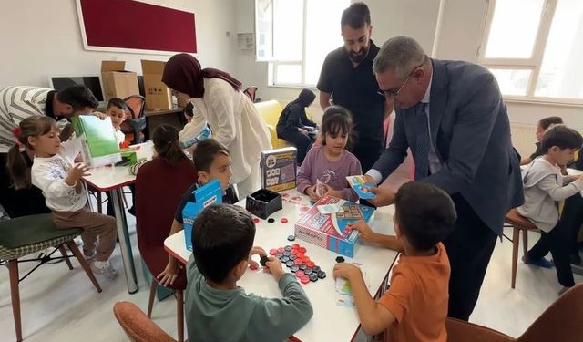 YEKDASDER, Öğrencilere 21 Eğitim ve Zeka Oyunu Seti Hediye Etti