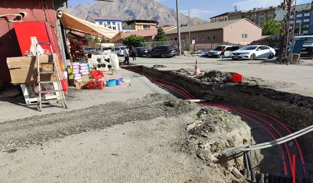 Hakkari Gazi Mahallesi’nde Elektrik Akışı Yeraltından Sağlanacak