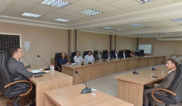 Hakkari İl Özel İdaresi, Muhtarlarla Buluştu; Talepler Dinlendi