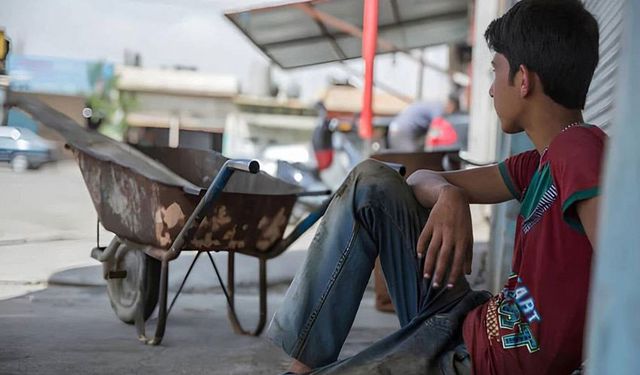 Türkiye'de 2 Milyon Çocuk Okulu Bıraktı, Çocuk İşçiliği Artıyor