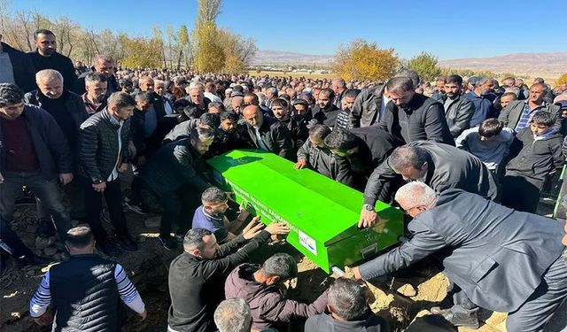 Hakkari'deki Kazada Hayatını Kaybeden 3 Kişi Toprağa Verildi