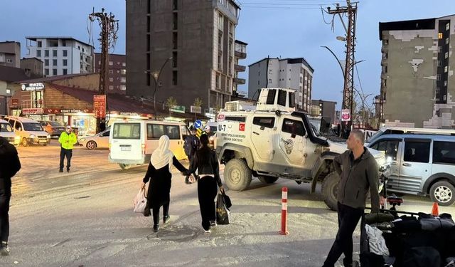Hakkari'de Bir İş Merkezinde Bıçaklı Kavga: 1 Yaralı