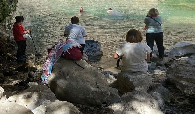 İstanbul’dan Gelen Turist Grubu Hakkari’nin Doğal Güzelliklerini Keşfetti