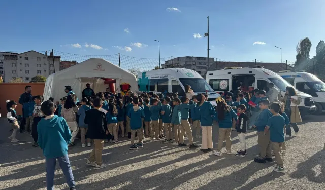 Hakkari’de Öğrencilere “Sağlıklı Çocuk, Sağlıklı Gelecek” Eğitimi