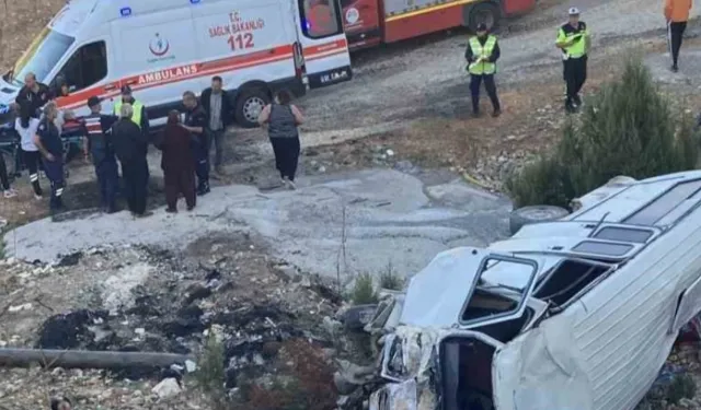 Minibüs şarampole yuvarlandı: 5 kişi hayatını kaybetti 14 Yaralı