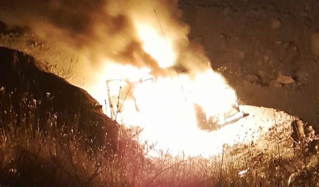 Hakkari'de Madencilere Ait Araç Alev Alev Yandı