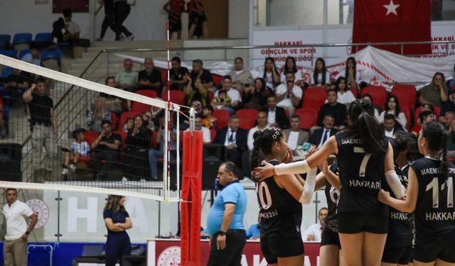 Hakkari’de Okul Sporları Voleybol il birinciliği başladı