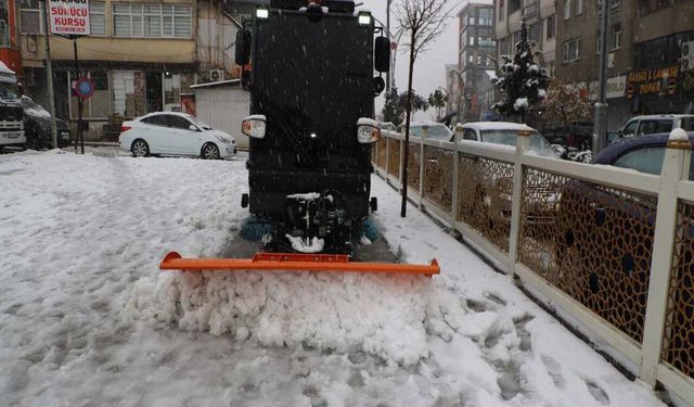 Hakkari Belediyesi’nden Karla Mücadelede Yeni Araç Hamlesi