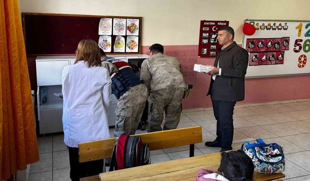 Hakkari’de Öğrenci Dolabı Seferberliği