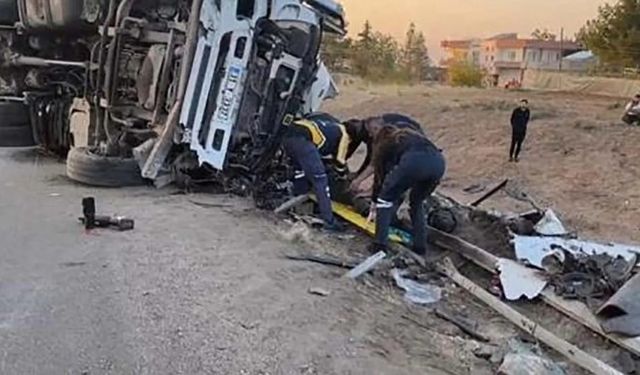 Kontrolden Çıkan Araçlar Felakete Yol Açtı: 3 Kişi Öldü 2 Kişi Yaralı