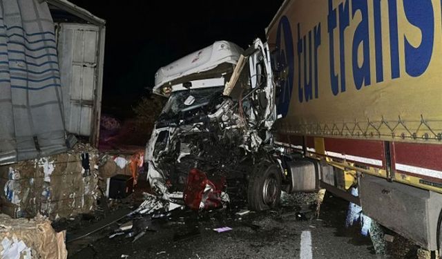 Zincirleme Trafik Kazası: 1 Ölü, 2 Yaralı