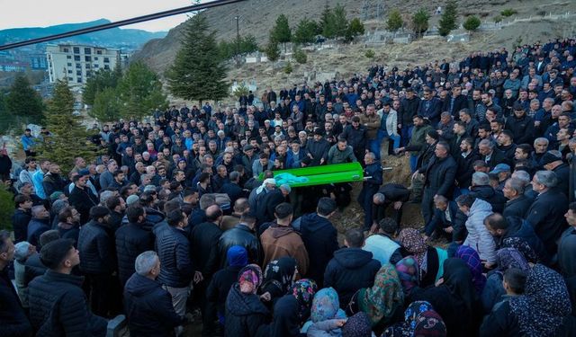 Genç İngilizce Öğretmeni Saim Akan Dualarla Defnedildi