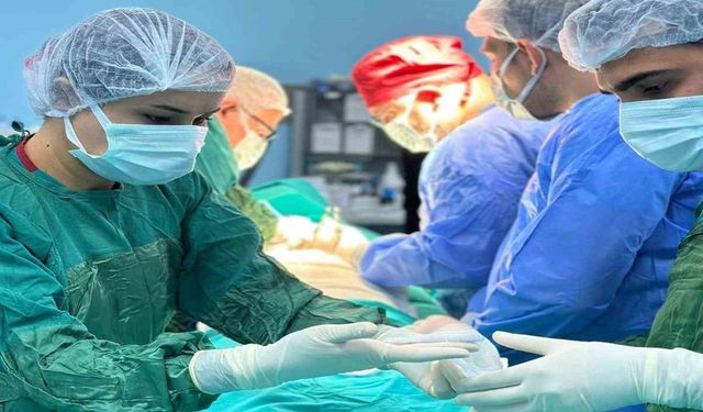 Derecik Devlet Hastanesinde Bir İlk: Guatr Ameliyatı Başarıyla Gerçekleştirildi