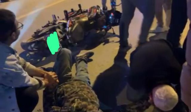 Hakkari’de Hafif Ticari Araç ile Motosiklet Çarpıştı: 1’i Ağır, 2 Yaralı