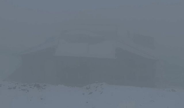 Hakkari’de Sis Alarmı: Görüş Mesafesi Düştü, Uçuşlar Yapılamıyor