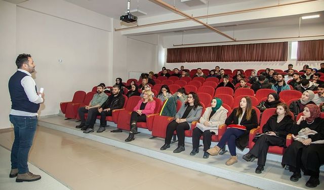 Hakkari Üniversitesi’nde “Kadın, Aile ve Çocuk” Semineri Yoğun İlgi Gördü