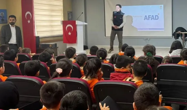 Öğrenci ve Öğretmenlere AFAD’dan Afet Farkındalık Eğitimi