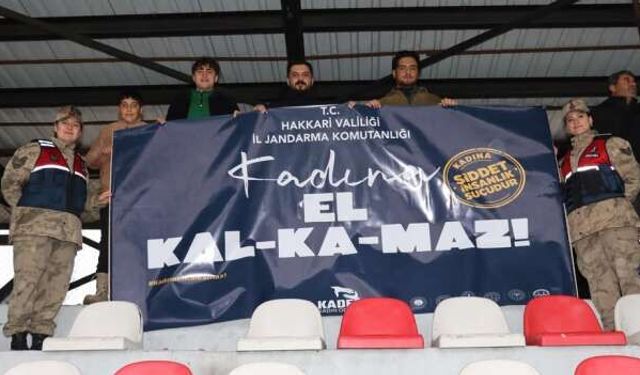 Hakkari’de Tribünler “Kadına El Kalkamaz” Dedi