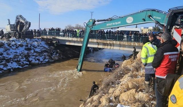 Sulama Kanalına Yuvarlanan Araçta 3 Çocuk Hayatını Kaybetti