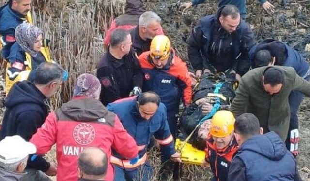 Direksiyon Hakimiyetini Kaybeden Sürücü Takla Attı: Araçtaki 5 Kişi Yaralandı