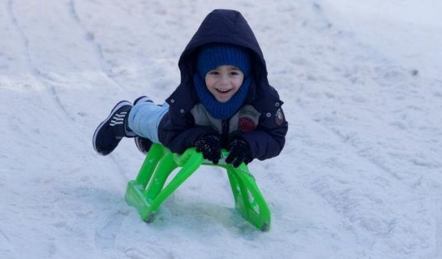 Hakkâri’de Yoğun Kar ve Çığ Tehlikesi: Eğitime 1 Gün Ara