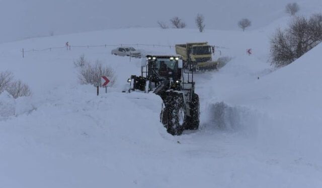 Hakkari’de İl Genelinde 172 köy ve mezra yolu ulaşıma kapandı
