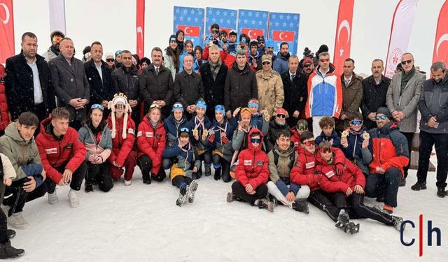 Yüksekova’da Kayakla Barış ve Kardeşlik Rüzgârı Esti
