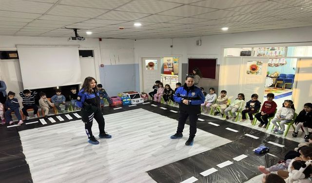 Minik Öğrencilere Polislik ve Trafik Bilinci Eğitimi