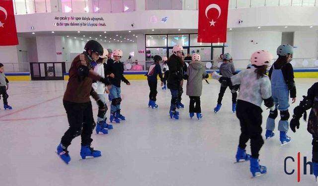 Buz Pateni Pisti Çocukların Tatil Neşesi Oldu