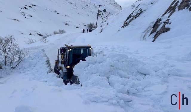 Kırsal Mahallede Rahatsızlanan 2 Kişi Zorlu Koşullarda Hastaneye Ulaştırıldı