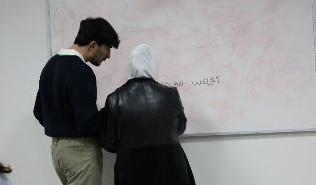 Belediye'de Bir İlk: Kürtçe Kurs Başladı