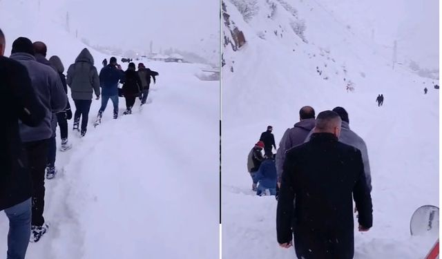 Hakkâri’de Çanaklı Köyü Yakınlarında Mahsur Kalan 20 Kişi Köylüler Tarafından Kurtarıldı