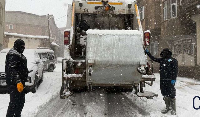 Hakkari’de Kar Engeline Rağmen Temizlik Seferberliği