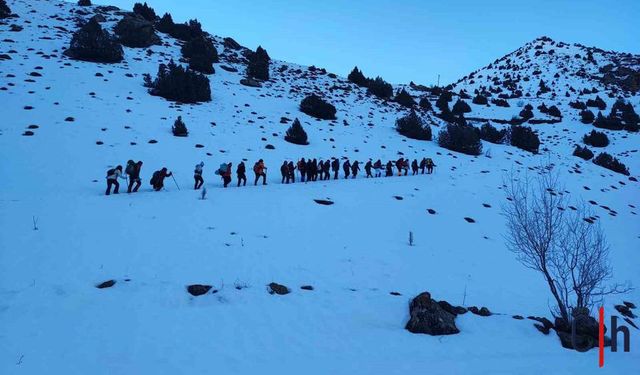 Karlı Dağları Aşıp Der Meryem Manastırı’na Yürüdüler