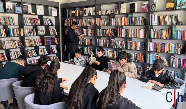 İran Sınırında Büyük Dönüşüm: 15 Bin Kitaplık Kütüphane Hizmete Açıldı