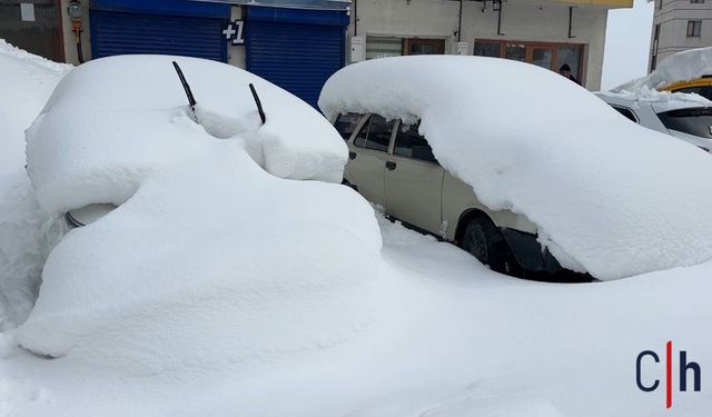 Hakkari Yüksekova’yı Beyaz Örtü Kapladı: Kar Kalınlığı 4 Metreyi Buldu