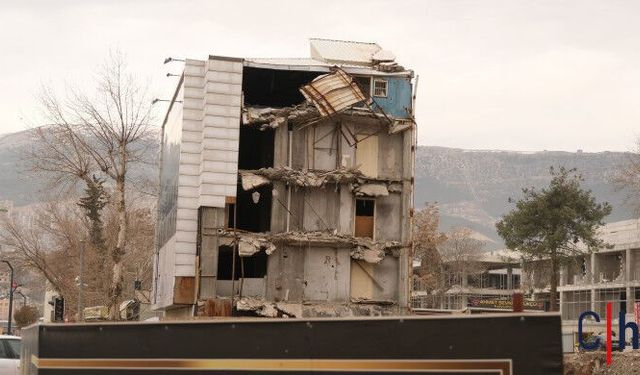Depremin Üzerinden 3 Yıl Geçti: Acı Dinmedi, Belirsizlik Sürüyor