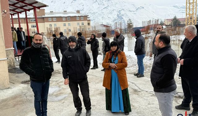 Hakkari’de Gözaltına Alınan 14 Seyyar Satıcı Adliyeye Sevk Edildi
