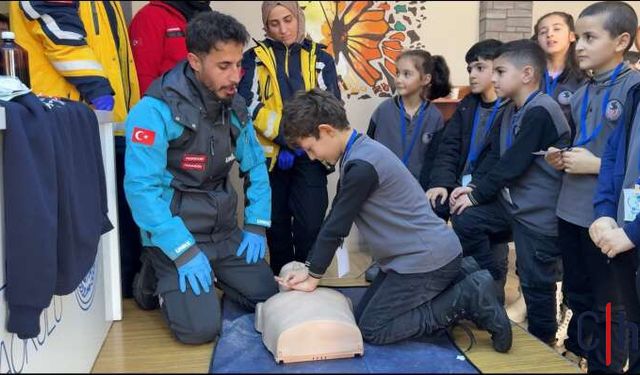 Hakkâri’de Miniklere Sağlık Eğitimi