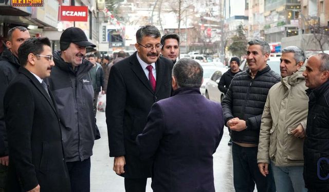 Vali Çelik sokağa indi: vatandaşların taleplerini dinledi